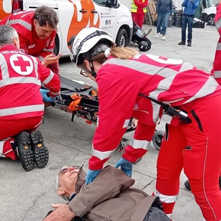 Uno scoppio in una fabbrica crea un maxi tamponamento: ma è una simulazione della Croce Rossa di Varazze (FOTO)