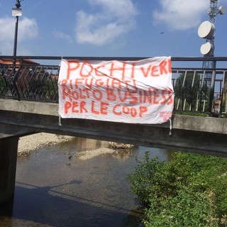 Immigrazione selvaggia in Val Bormida: striscioni di protesta a Carcare e Roccavignale