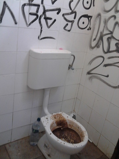 Bagni pubblici sporchi e vandalizzati? Il sindaco di Alassio, Canepa decide di chiuderli Bagni pubblici sporchi e vandalizzati? Il sindaco di Alassio, Canepa decide di chiuderli