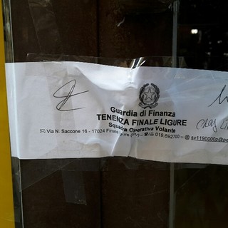 Mancata emissione di scontrini: la Finanza mette i sigilli ad un negozio nel centro di Finale