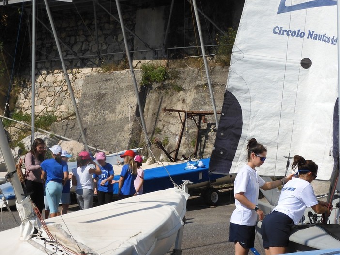 Finale, gli alunni delle Primarie imparano la cultura del mare col progetto "Vela a Scuola"