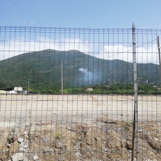 Albenga: fulmine colpisce un albero e genera un incendio boschivo