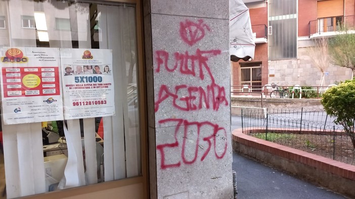 Sede Uil Savona vandalizzata, il Pd esprime vicinanza: “Atto ignobile” Sede Uil Savona vandalizzata, il Pd esprime vicinanza: “Atto ignobile”