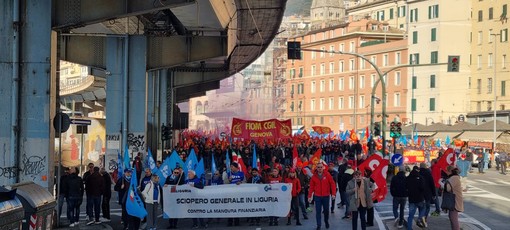 Cgil e Uil ancora in piazza, a Genova, contro la manovra: "Non risponde alle esigenze del Paese"