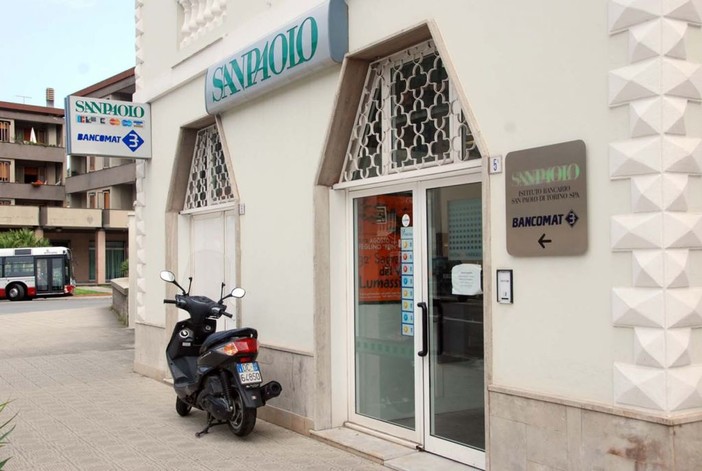 Finale: bandito rapina la S.Paolo, bottino 10 mila euro