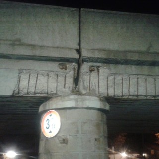 Albenga, l'allarme dei Cittadini Stanchi: &quot;Sta cedendo uno dei nostri ponti ferroviari&quot;