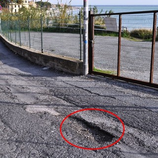 Albenga: troppe buche nell&amp;#039;asfalto della strada della m