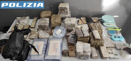 Albenga, trovato con chili di hashish, cocaina e marijuana: arrestato un 48enne albanese Albenga, trovato con chili di hashish, cocaina e marijuana: arrestato un 48enne albanese