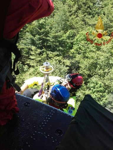 Escursionista cade e si rompe un piede intervento dell'elisoccorso a Pian delle Bosse