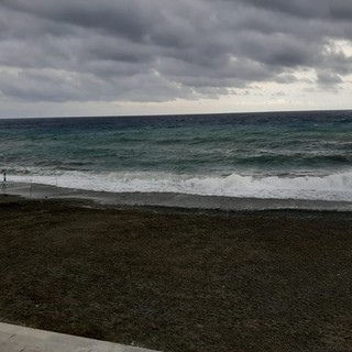 Albisola, le spiagge libere riaprono da lunedì 8 giugno: divisione tra gruppi familiari e bagnanti singoli Albisola, le spiagge libere riaprono da lunedì 8 giugno: divisione tra gruppi familiari e bagnanti singoli