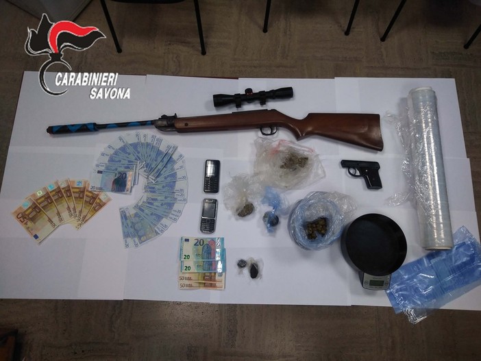 Maxioperazione antidroga da Finale ad Albenga. Armi, droga e soldi falsi, la Compagnia dei Carabinieri di Albenga rende dura la vita ai malviventi