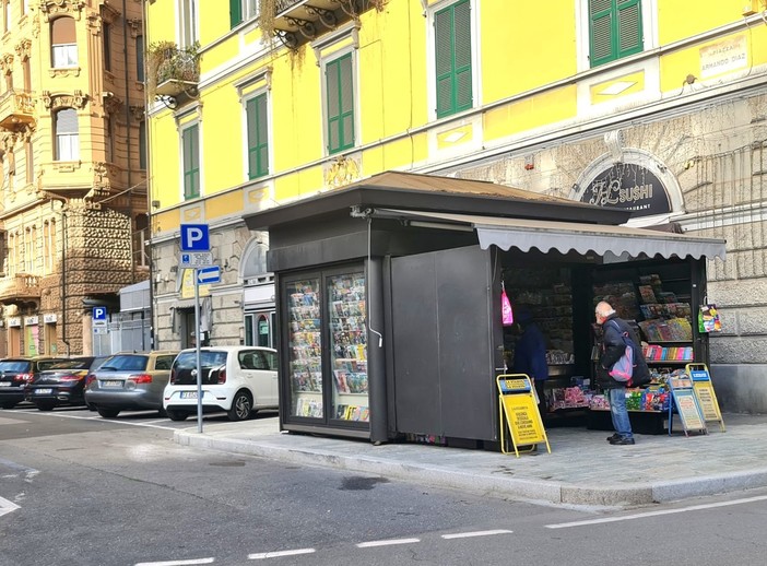 Spostamento dell'edicola, assessore Parodi: "Posizione ottimale, avanti con la riqualificazione. Entro fine giugno Piazza Diaz sarà calpestabile" Spostamento dell'edicola, assessore Parodi: "Posizione ottimale, avanti con la riqualificazione. Entro fine giugno Piazza Diaz sarà calpestabile"