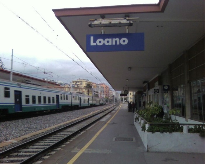 Spaccio in stazione a Loano: intervengono i Carabinieri, pusher colto sul fatto