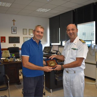 Visita del direttore d'orchestra e scrittore Roberto Soldatini alla Capitaneria di Porto di Savona