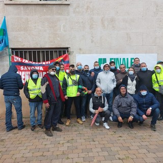 Sciopero servizi ambientali, a Savona centrali i problemi di Ata: "Se andiamo avanti così la spazzatura a Natale al sindaco gli arriverà al primo piano" (FOTO e VIDEO)