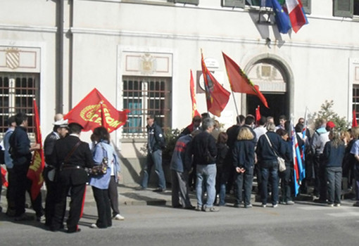I lavoratori Schneider in corteo a Cairo Montenotte I lavoratori Schneider in corteo a Cairo Montenotte