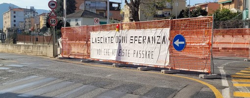 Chiusura di Via Sabazia a Vado, il grido d'allarme dello Jema's Bar: "Perso l'80% dei clienti. Ci sentiamo abbandonati a noi stessi"