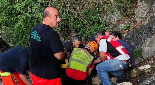 Soccorso biker a Calice Ligure: mobilitato l'elisoccorso Drago Soccorso biker a Calice Ligure: mobilitato l'elisoccorso Drago
