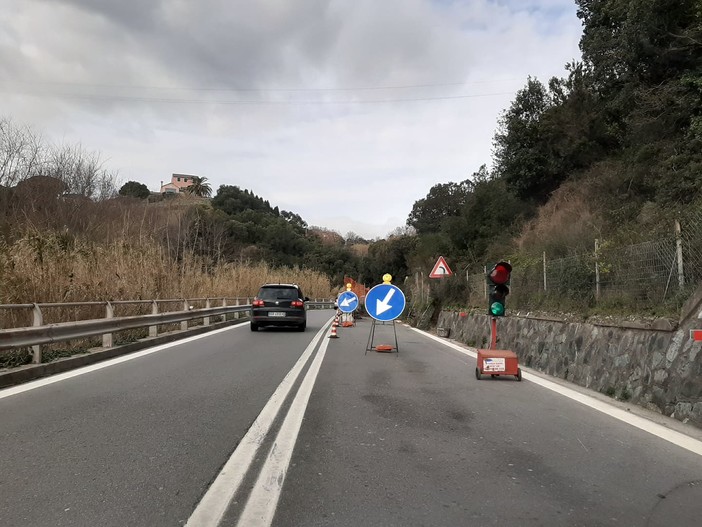 Celle, oltre ai semafori sull'Aurelia a innervosire gli automobilisti anche l'impianto in via Negrin, Mordeglia: "Contatterò Autostrade per le tempistiche"