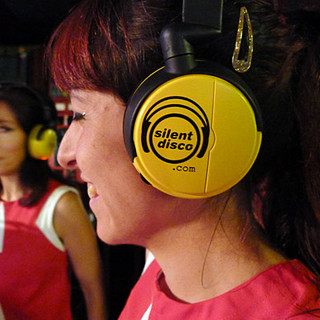 Ad Alassio l'unica data ligure del "Kizmi Silent Party", balli e musica senza inquinamento acustico