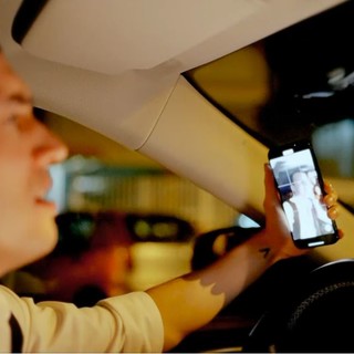 "Guida e basta", il nuovo spot dell'Anas contro l’uso del cellulare e le distrazioni al volante "Guida e basta", il nuovo spot dell'Anas contro l’uso del cellulare e le distrazioni al volante