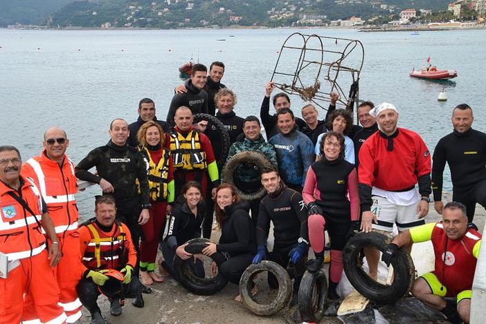 Spotorno, la pulizia dei fondali conferma la tendenza: sempre meno rifiuti recuperati