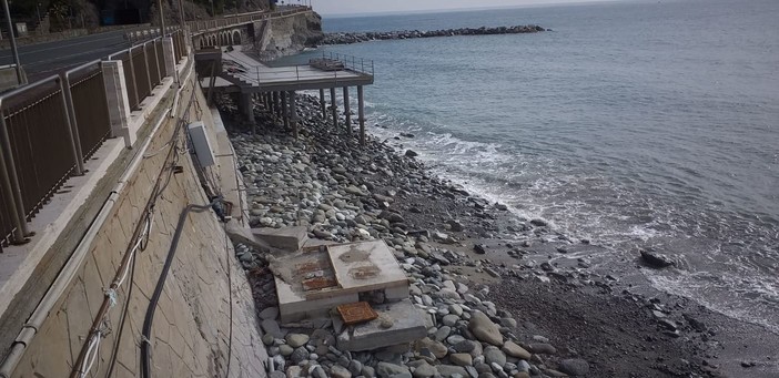 Celle, lo scirocco spazza via la spiaggia dei Piani: è già emergenza (FOTO) Celle, lo scirocco spazza via la spiaggia dei Piani: è già emergenza (FOTO)