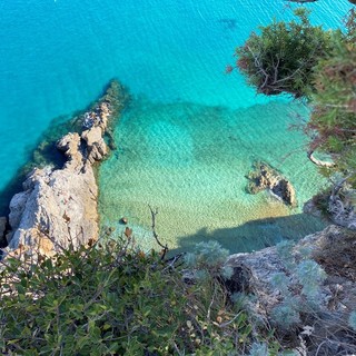 "Lo strano caso della spiaggia di Punta Crena (Varigotti)"