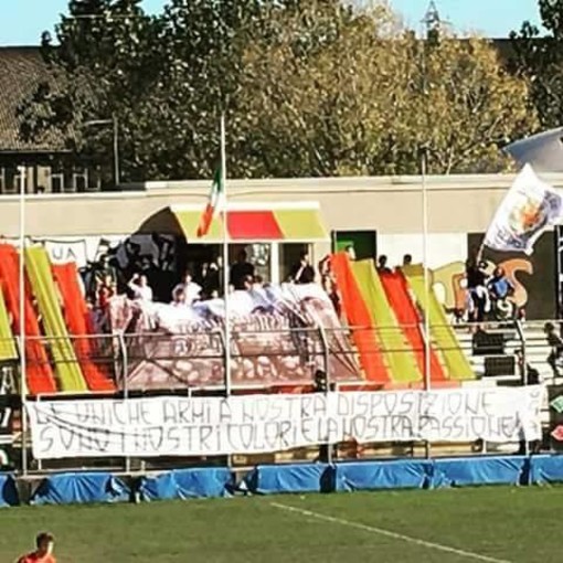 Armi allo Stadio Riva? Genitori, bambini e tifosi tutti uniti in solidarietà agli Ultras Armi allo Stadio Riva? Genitori, bambini e tifosi tutti uniti in solidarietà agli Ultras