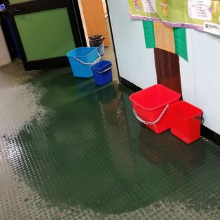 Infiltrazioni d'acqua nella scuola De Amicis a Savona, l'assessore Santi: "Il risultato di una totale disattenzione delle precedenti amministrazioni"
