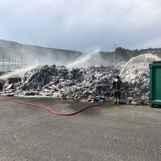 Nuovo incendio alla SARR di Cenesi: aumenta la preoccupazione tra gli abitanti