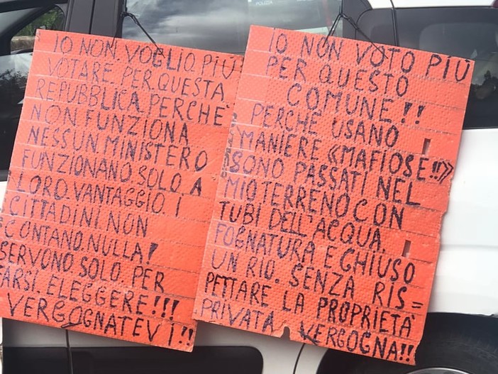 Stella, nuovi cartelloni contro il comune e lo Stato: "I cittadini non contano nulla, vergognatevi"