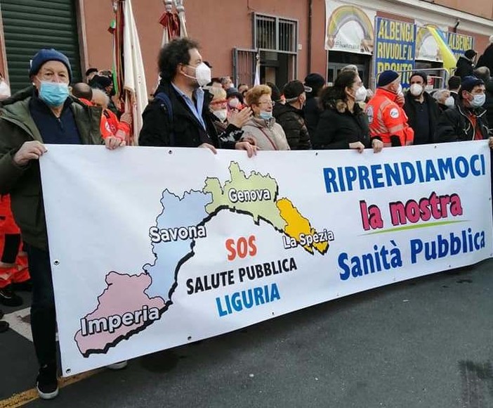Alcuni esponenti di SOS Sanità Pubblica Liguria durante una manifestazione (immagine di repertorio) Alcuni esponenti di SOS Sanità Pubblica Liguria durante una manifestazione (immagine di repertorio)
