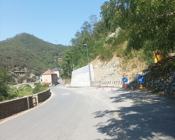Frana a San Bernardo in Valle al Santuario: dopo quasi 4 anni rimosso il semaforo Frana a San Bernardo in Valle al Santuario: dopo quasi 4 anni rimosso il semaforo