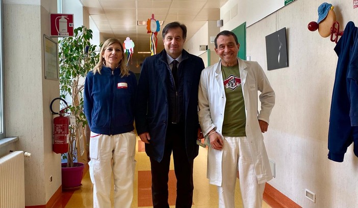 Savona , il sindaco Russo in vista alla Pediatria del Gaslini diffuso al San Paolo: “Reparto d'eccellenza” Savona , il sindaco Russo in vista alla Pediatria del Gaslini diffuso al San Paolo: “Reparto d'eccellenza”