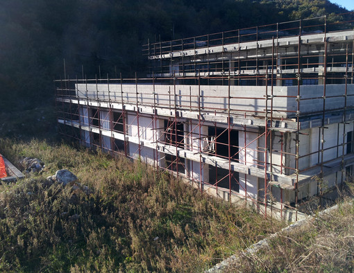 Calice Ligure: la minoranza ottiene l'impegno del consiglio comunale per la scuola chiusa Calice Ligure: la minoranza ottiene l'impegno del consiglio comunale per la scuola chiusa