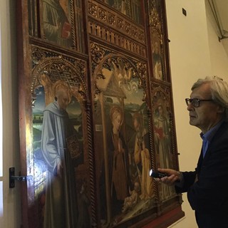 Vittorio Sgarbi visita la Pinacoteca e il Museo della Ceramica: "A Savona il più bel dipinto della Liguria"