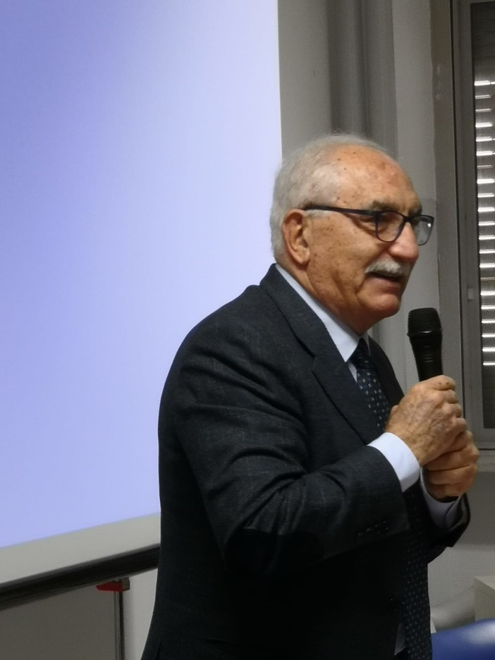 Savona, il sostituto procuratore della Repubblica di Torino Armando Spataro incontra gli studenti del "Ferraris Pancaldo" Savona, il sostituto procuratore della Repubblica di Torino Armando Spataro incontra gli studenti del "Ferraris Pancaldo"