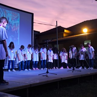 Andora, successo a Molino Nuovo per "War and Peace", lo spettacolo teatrale in inglese degli alunni