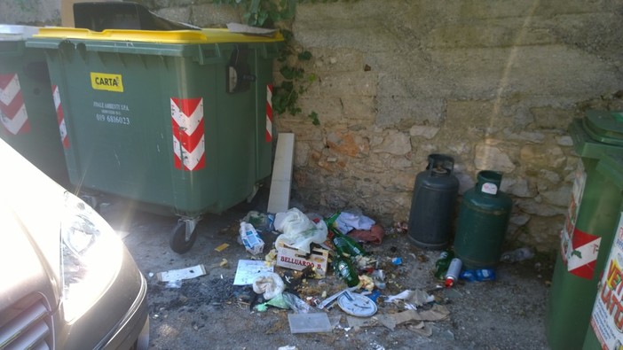 Finale Ligure Viva: "Differenziata e verde pubblico nel caos, il sindaco chieda scusa"