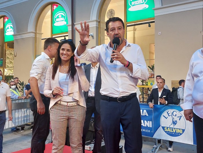 Ancora sicurezza, Salvini a Savona attacca il Prefetto: "Gli dirò di darsi una svegliata" (FOTO e VIDEO) Ancora sicurezza, Salvini a Savona attacca il Prefetto: "Gli dirò di darsi una svegliata" (FOTO e VIDEO)