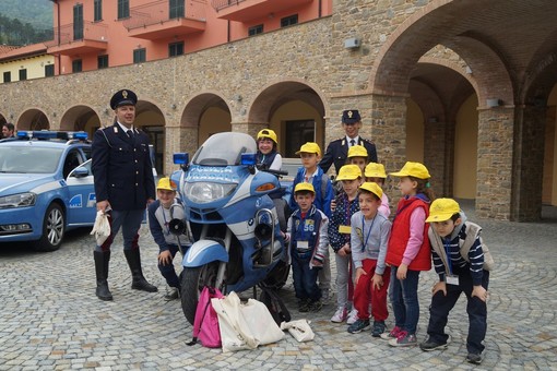 A Garlenda Consegna del premio CRESCERE SICURI a Moreno Morello di Striscia la Notizia A Garlenda Consegna del premio CRESCERE SICURI a Moreno Morello di Striscia la Notizia