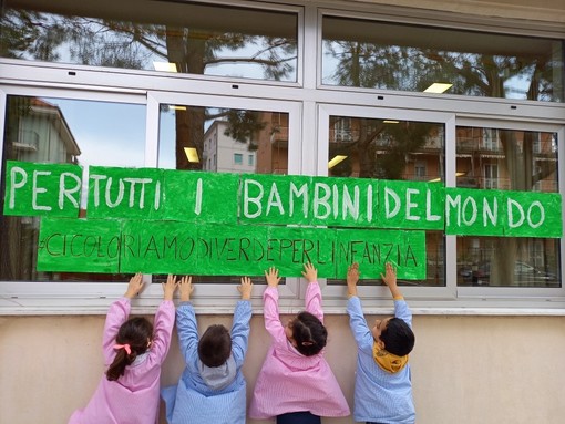 Albenga, la scuola materna &quot;San Clemente&quot; aderisce all'iniziativa &quot;Ci coloriamo di verde per l'infanzia&quot;