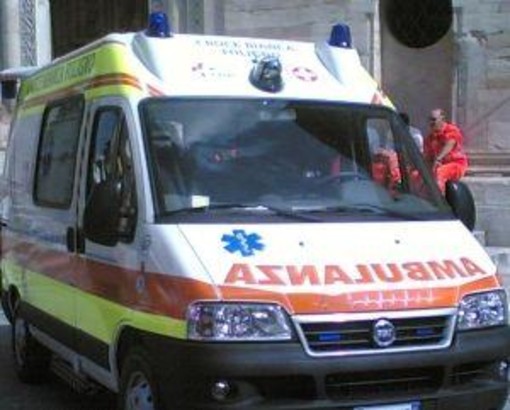 Savona: scontro auto-moto in via Viglienzoni, una ferita