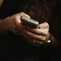 Perché trascorriamo così tanto tempo online? Perché trascorriamo così tanto tempo online?