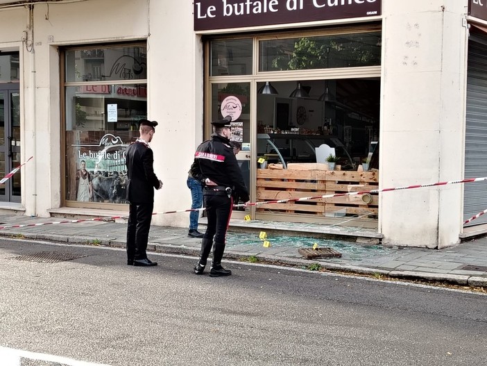 "Spaccate" notturne nei negozi di Savona: i Carabinieri identificano i responsabili "Spaccate" notturne nei negozi di Savona: i Carabinieri identificano i responsabili