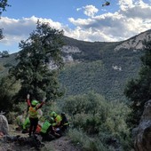 30enne infortunata nell'entroterra finalese: intervento dell'elisoccorso Grifo