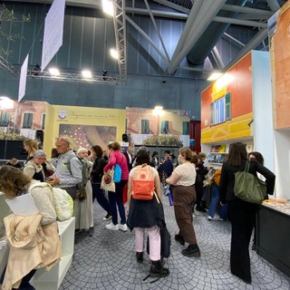 La Liguria esordisce al "Salone del Libro" di Torino con più di 100 personaggi e 60 incontri per raccontarla La Liguria esordisce al "Salone del Libro" di Torino con più di 100 personaggi e 60 incontri per raccontarla
