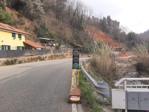 Savona, frana su un terreno privato e sulla strada comunale: senso unico alternato sul Cadibona Savona, frana su un terreno privato e sulla strada comunale: senso unico alternato sul Cadibona