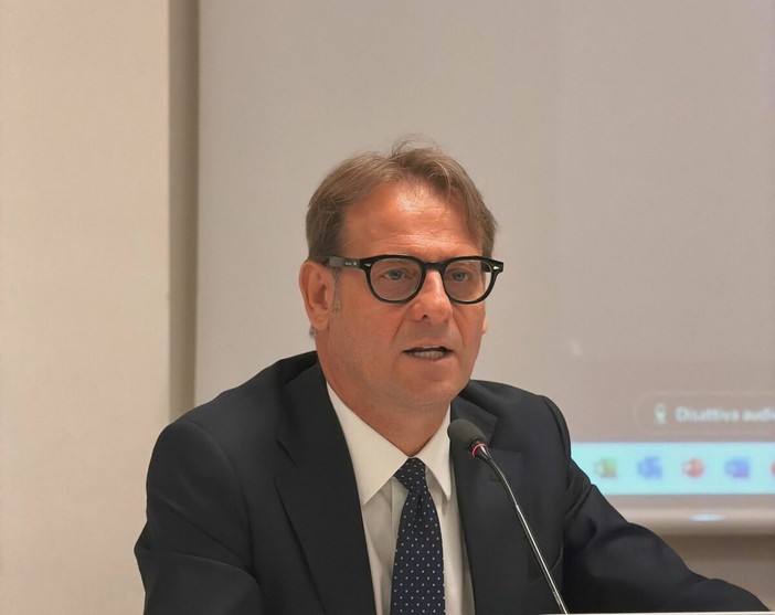 Trasporti ferroviari parte l'orario estivo. Scajola :"Otto treni in più, aumento del personale d’assistenza e fermate aggiuntive per cittadini e turisti" Trasporti ferroviari parte l'orario estivo. Scajola :"Otto treni in più, aumento del personale d’assistenza e fermate aggiuntive per cittadini e turisti"